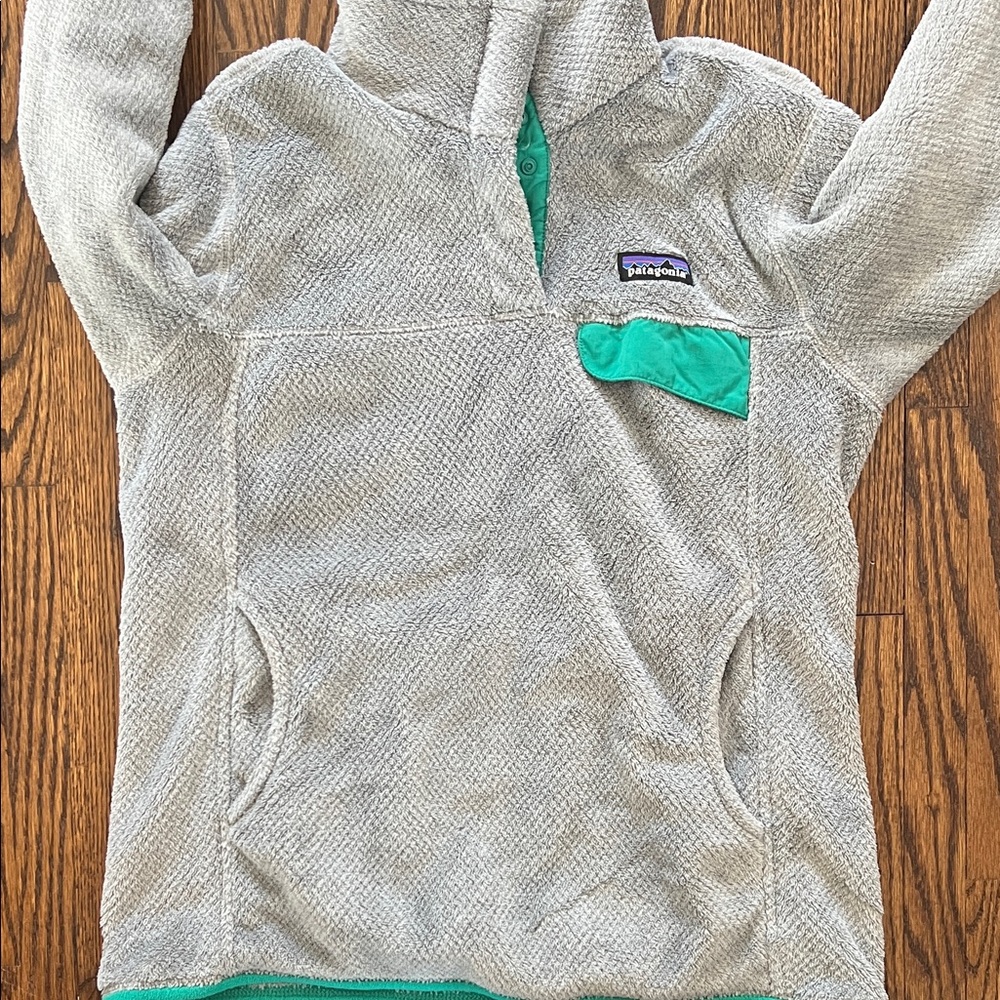 Patagonia Gray and Teal Fleece Pullover